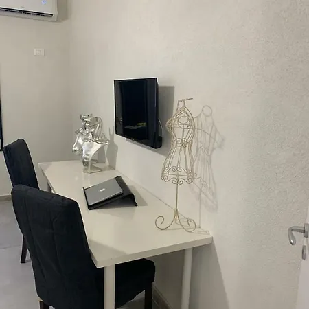 Aus Holiday 카타니아